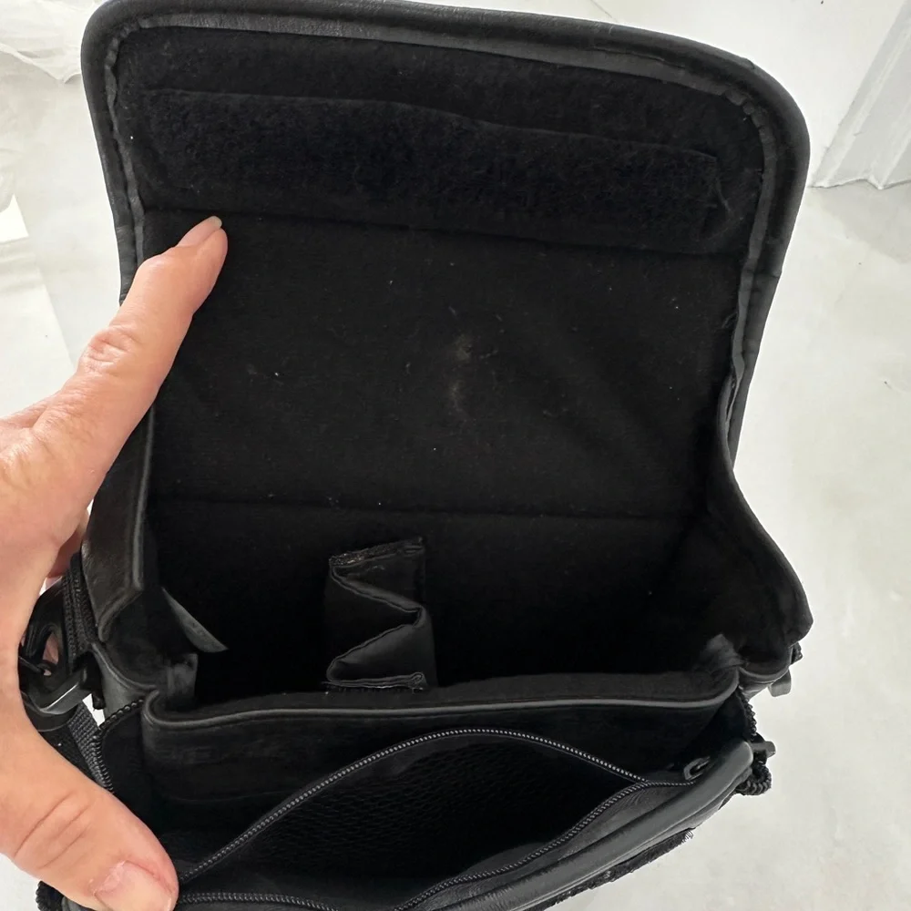Vintage CASE LOGIC Black Camera Case w Adj. Shoulder Strap & Belt Style